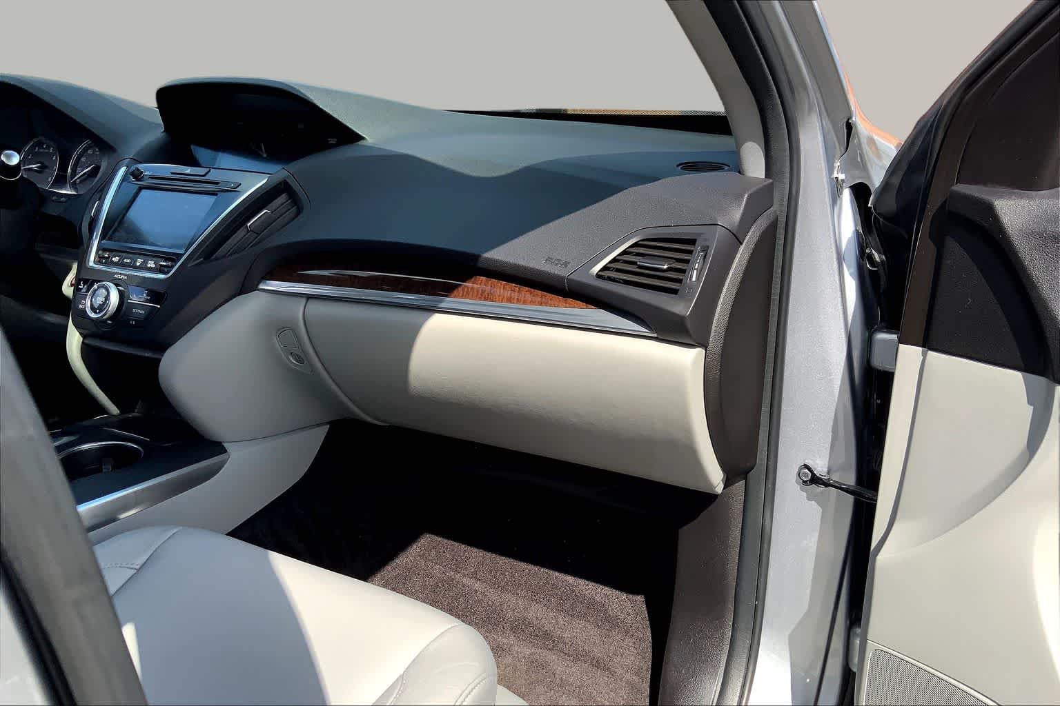 Used 2018 Lunar Silver Metallic Acura  image 18