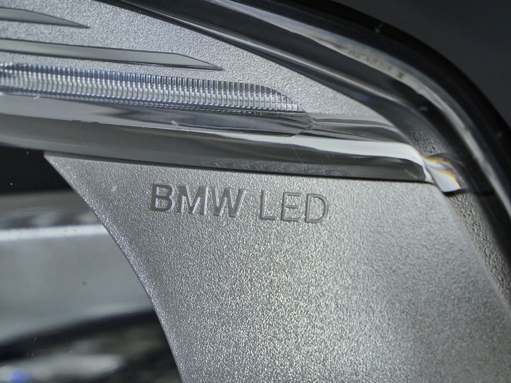 Used 2021 Jet Black BMW xDrive30i image 5