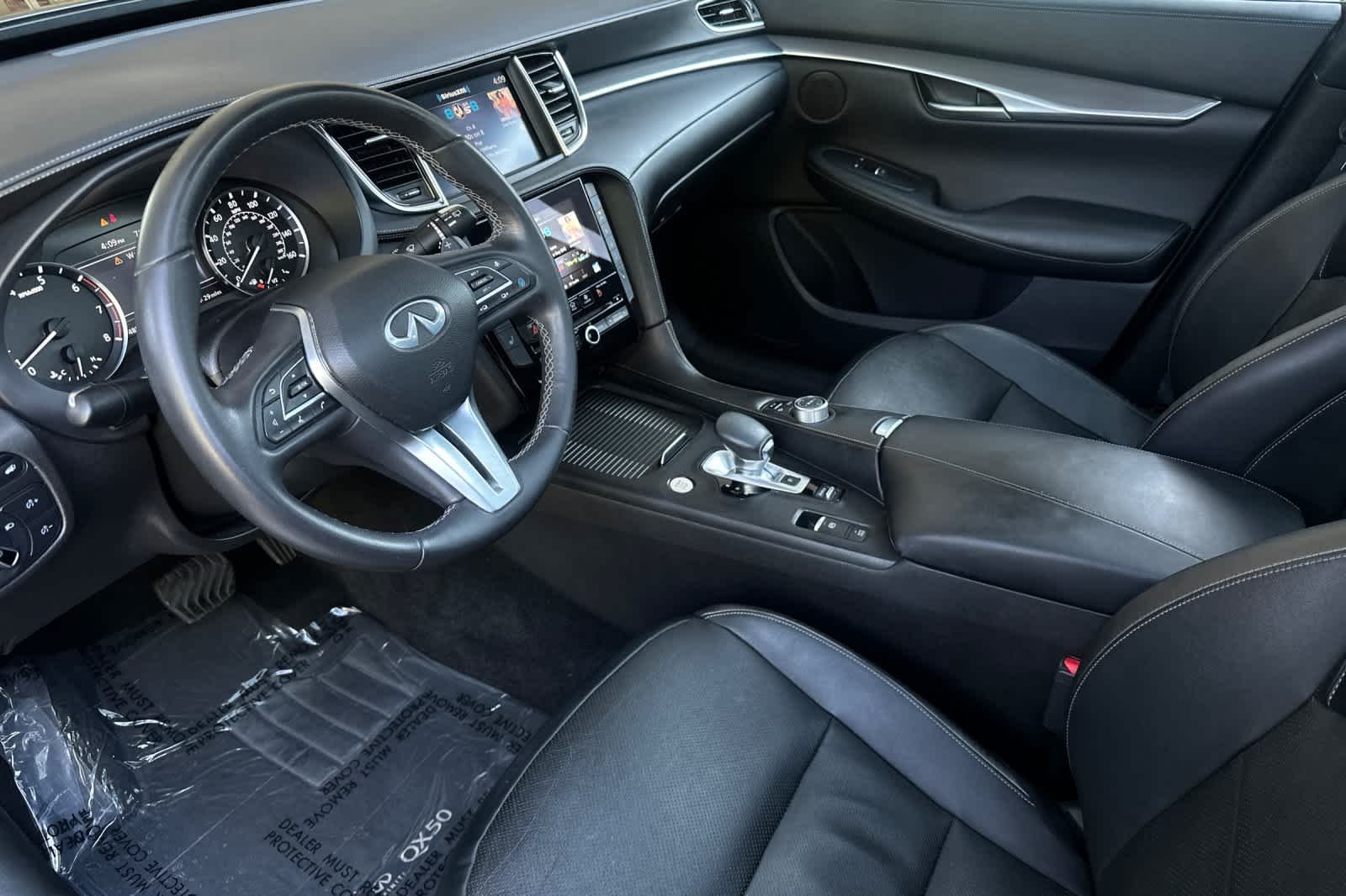 Used 2022 Graphite Shadow INFINITI LUXE image 11