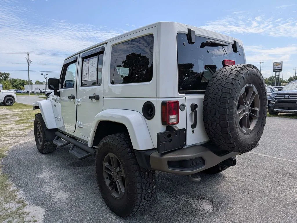 Used 2017 White Jeep Unlimited Sahara image 5