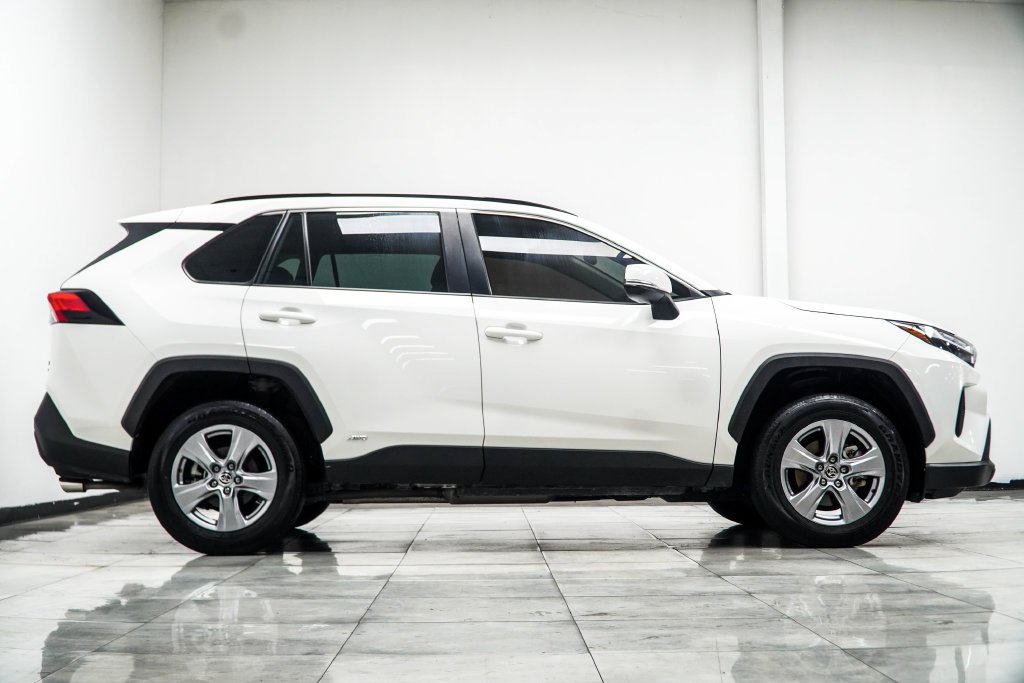 Used 2025 White Toyota XLE image 10