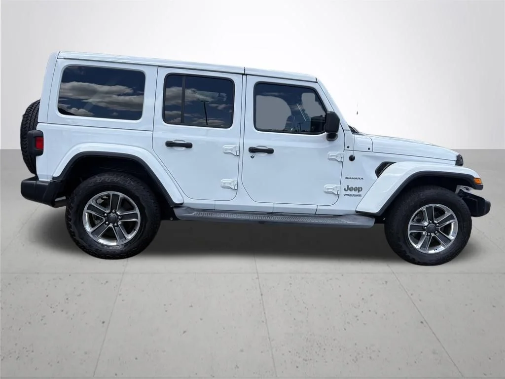 Used 2018 White Jeep Unlimited Sahara image 4