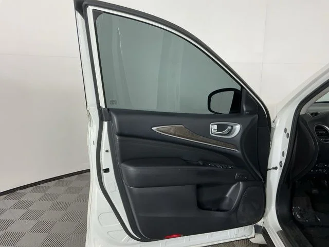 Used 2015 White INFINITI Base image 14