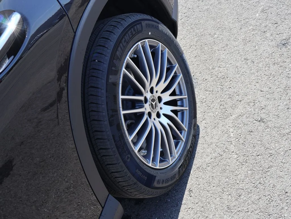 New 2026 Obsidian Black Metallic Mercedes-Benz GLC 300 image 41
