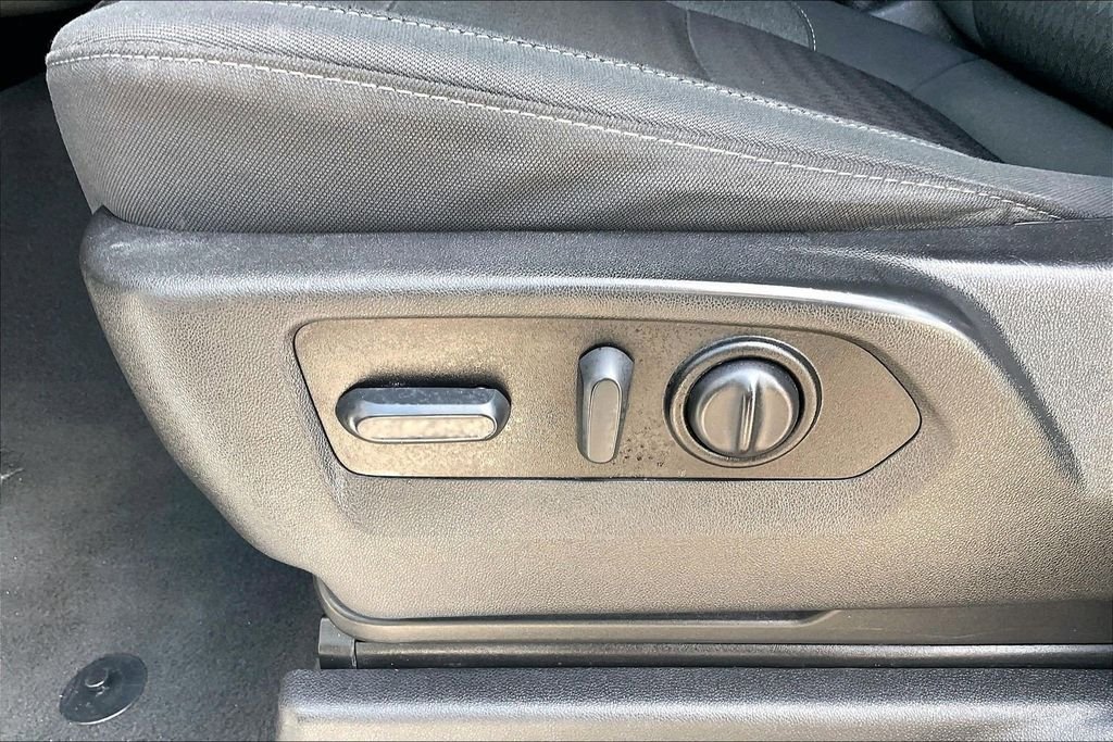 Used 2022 White Chevrolet RST image 26