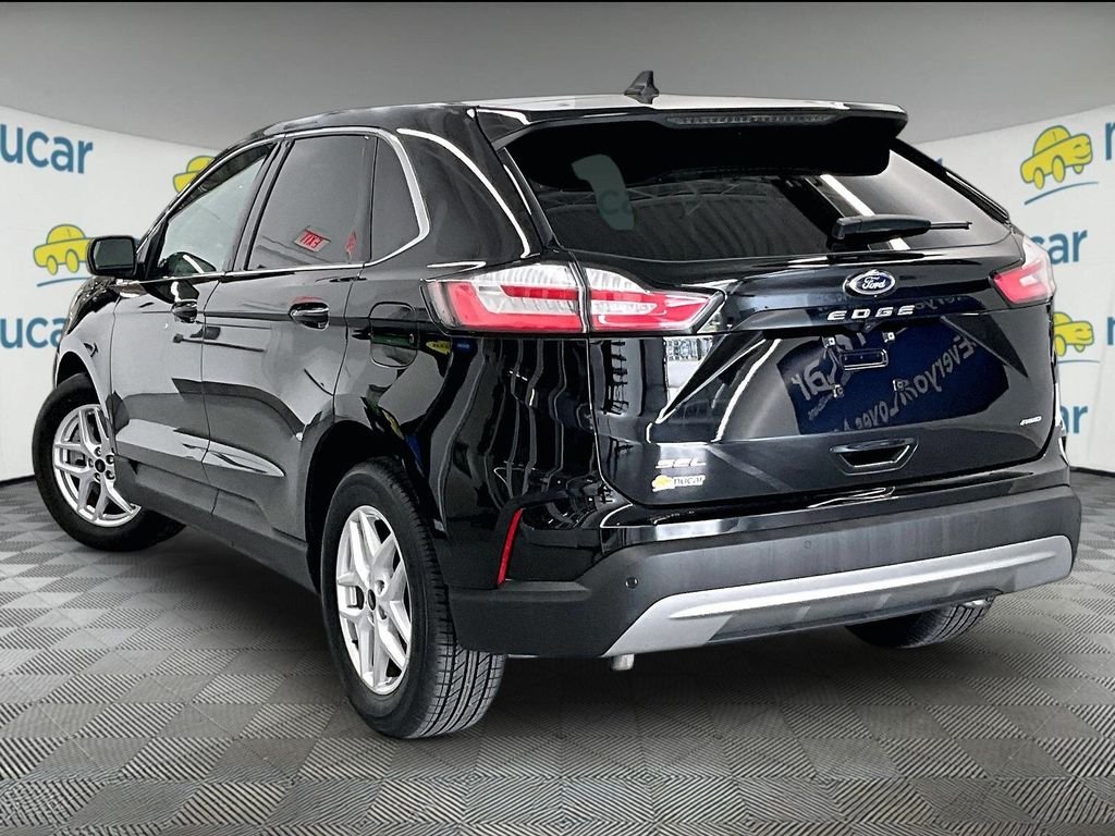 Used 2024 Black Metallic Ford SEL image 4