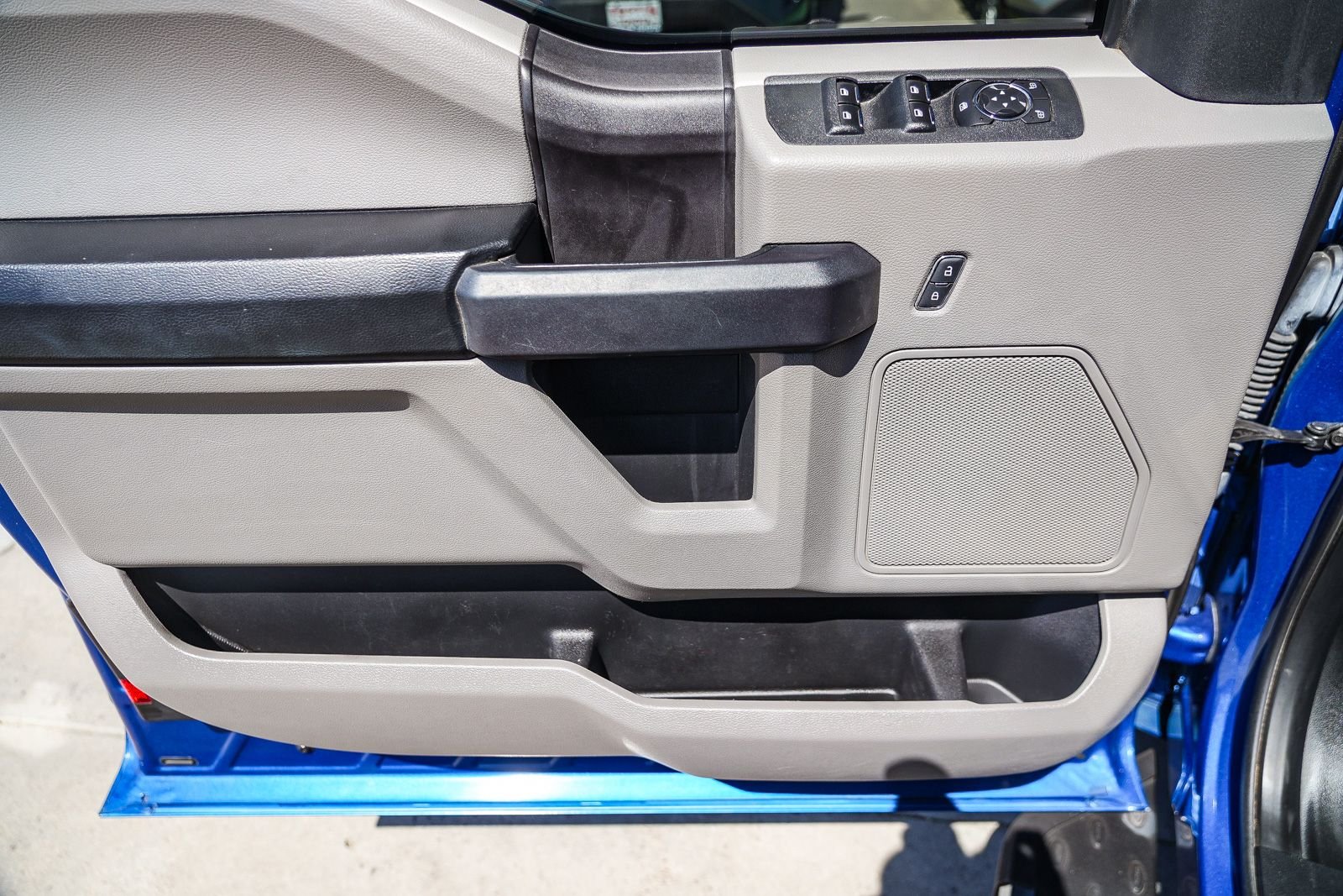 Used 2018 Blue Ford XL image 20
