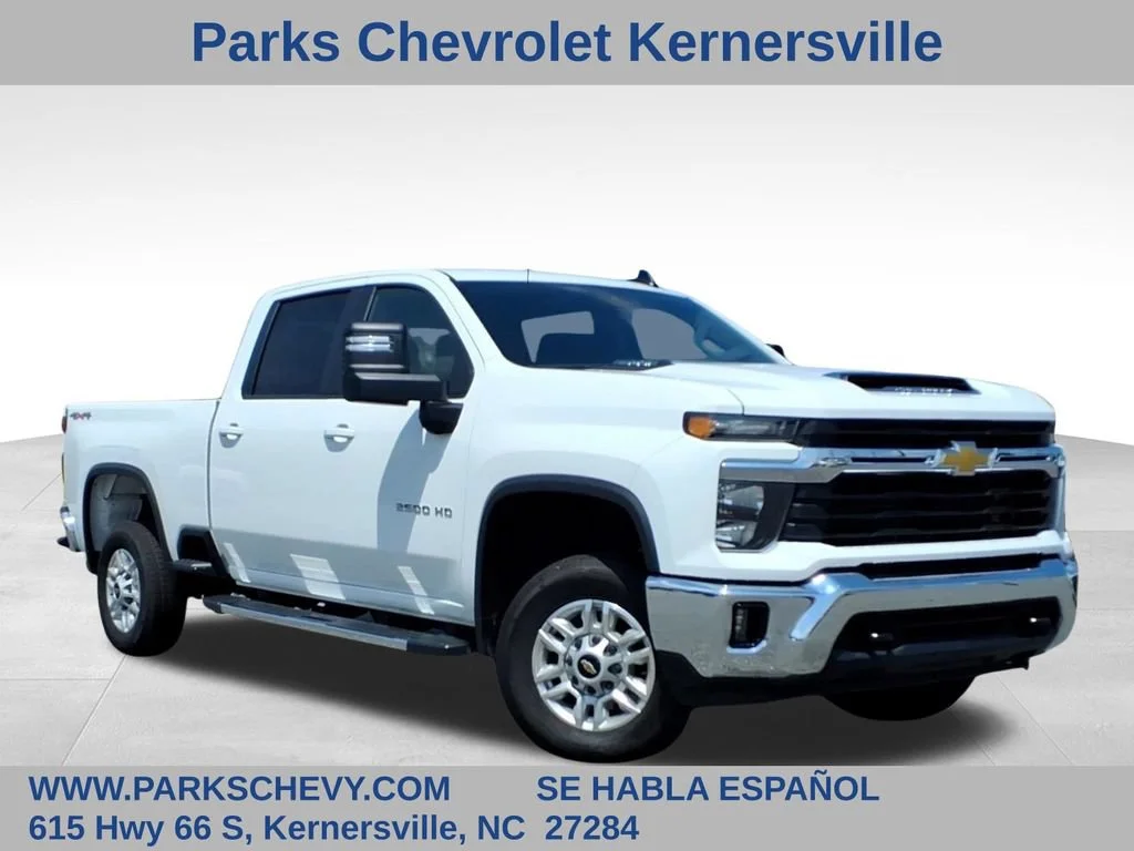 Used 2025 Summit White Chevrolet LT image 1
