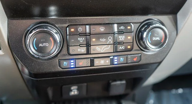 Used 2020 White Ford Lariat image 33