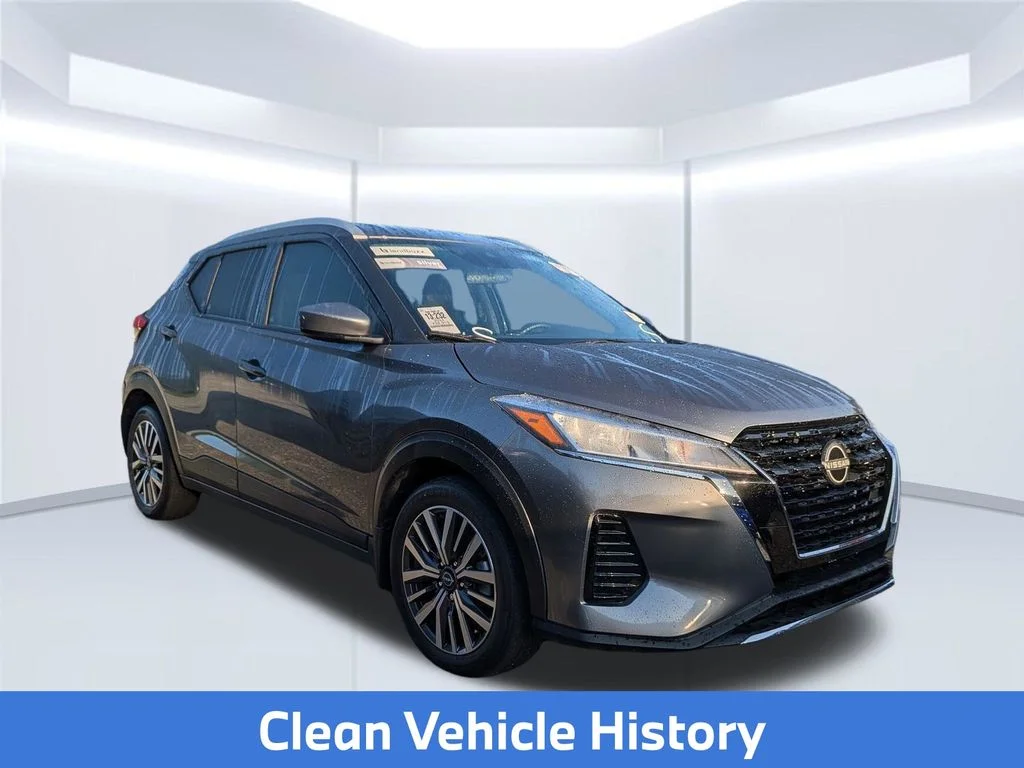 Used 2024 Gray Nissan SV image 6