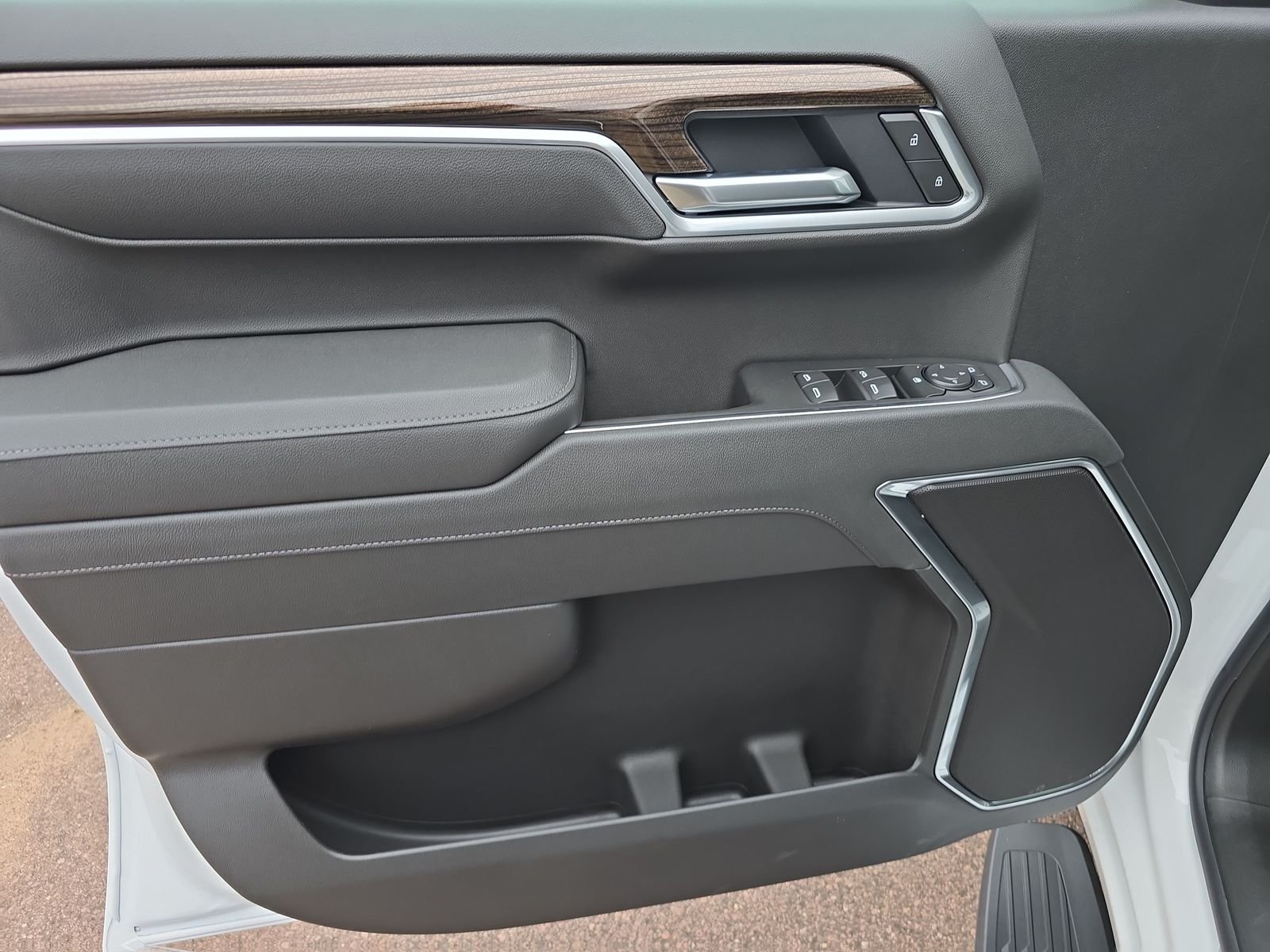 New 2026 Summit White Chevrolet LT image 10