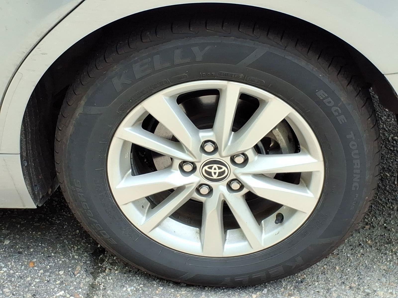 Used 2025  TOYOTA  image 5