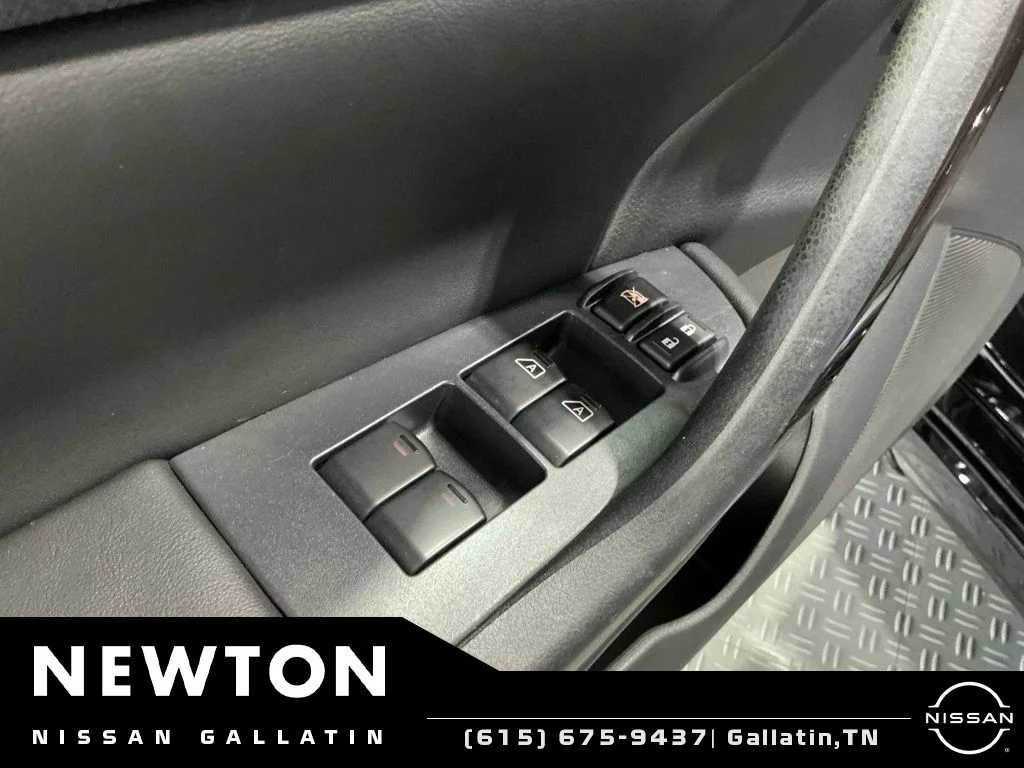 Used 2014 Super Black Nissan 3.5 SV image 39