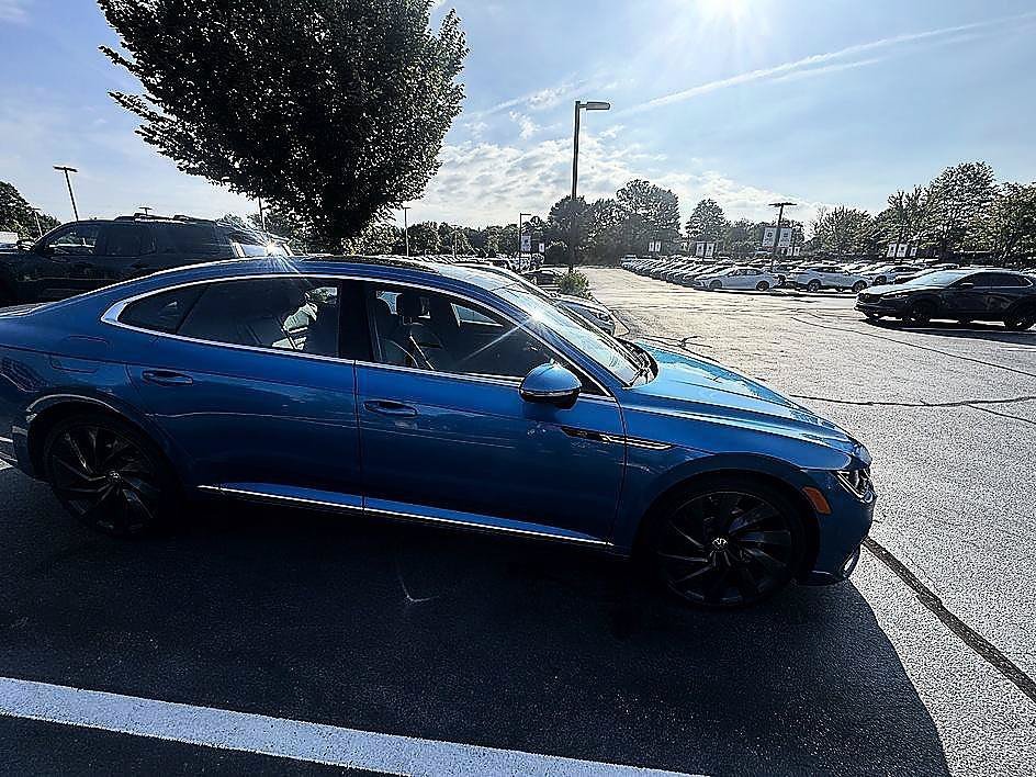Used 2023 Blue Metallic Volkswagen SEL R-Line image 31