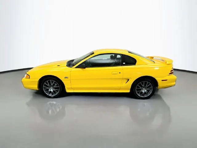 Used 1995 Yellow Ford  image 4