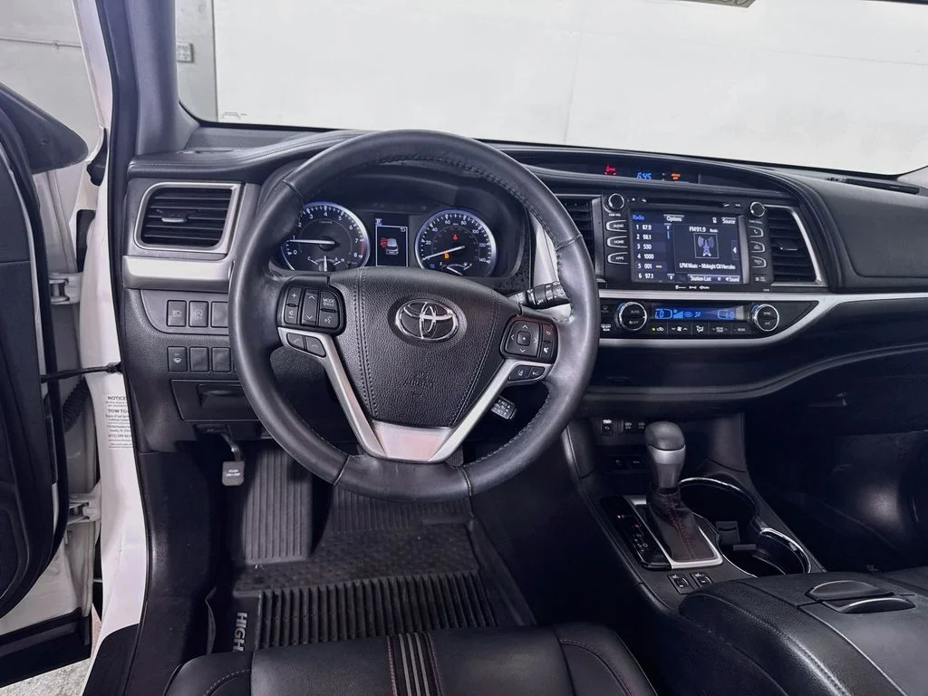 Used 2019 Blizzard Pearl Toyota SE image 21