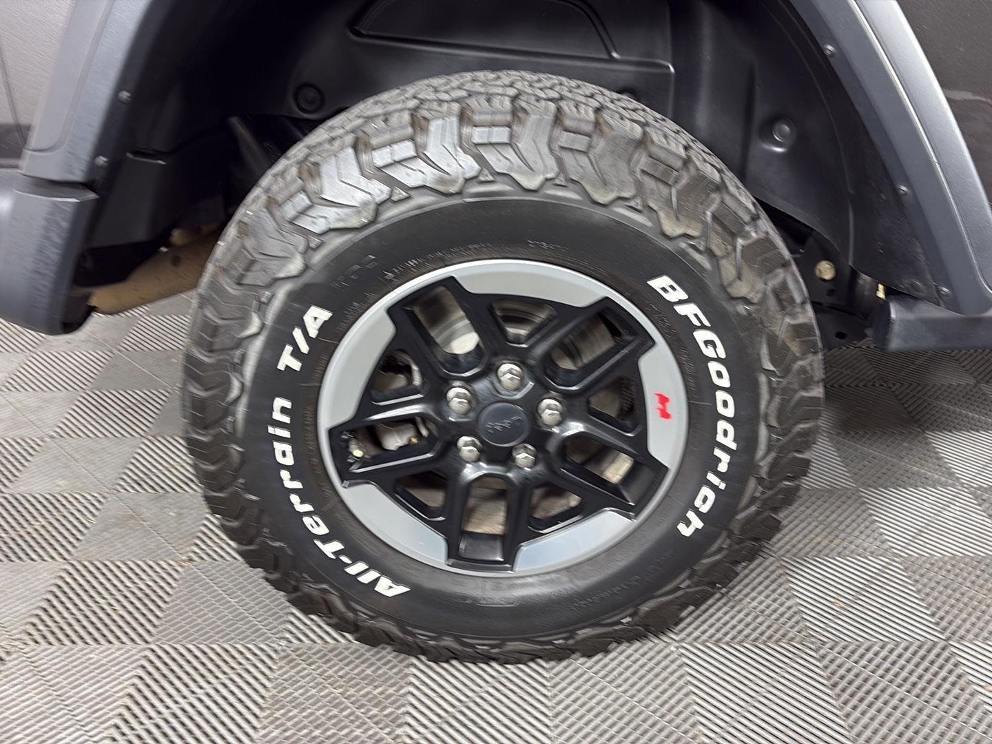 Used 2019 Granite Crystal Metallic Clearcoat Jeep Rubicon image 14