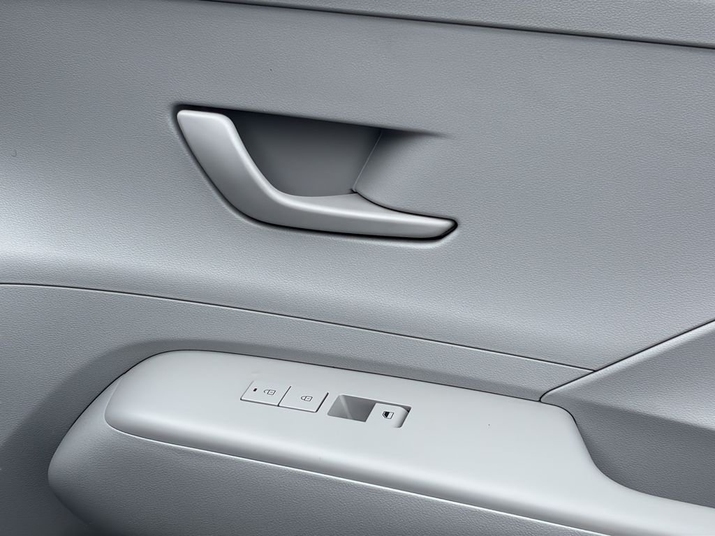 2024 Hyundai Kona SE - Photo 38