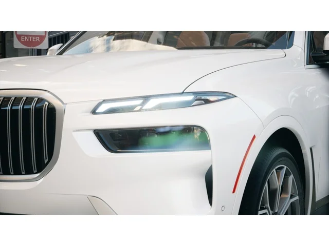 New 2027 Mineral White Metallic BMW xDrive40i image 6