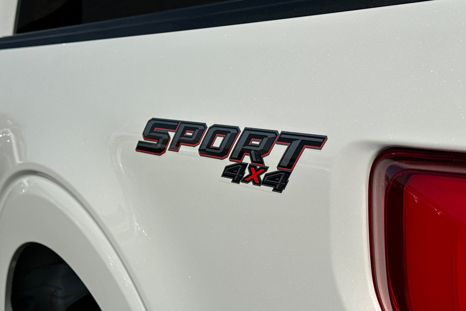 Used 2023 White Ford Lariat image 31