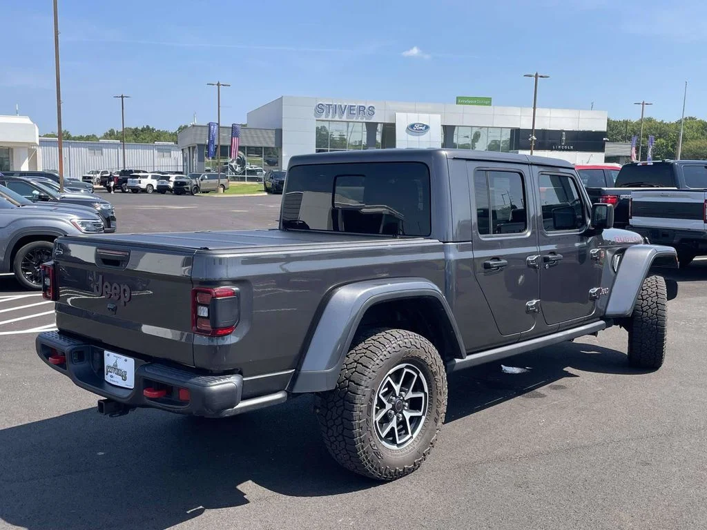 Used 2025 Gray Jeep Rubicon image 3