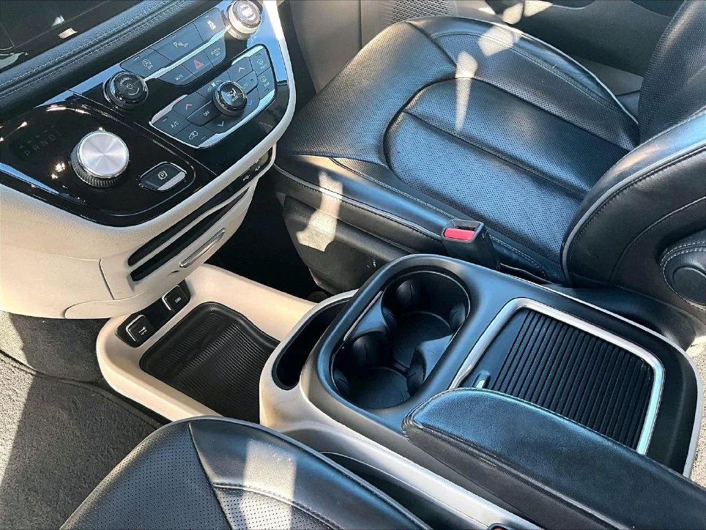 Used 2018 White Chrysler Limited image 14