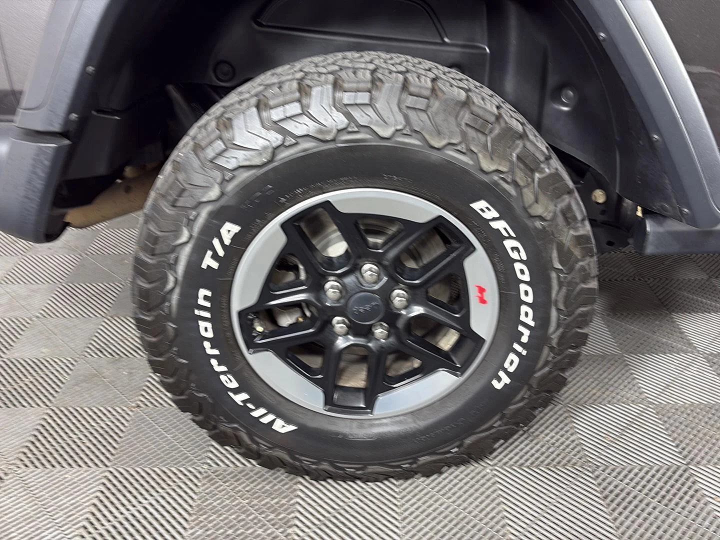 Used 2019 Granite Crystal Metallic Clearcoat Jeep Rubicon image 14