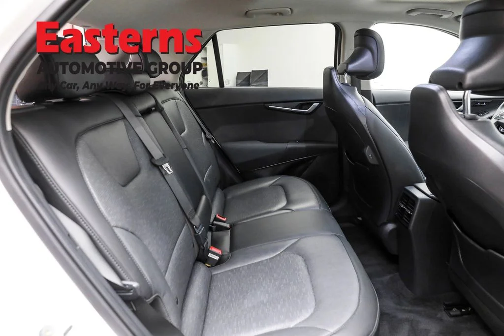 Used 2023 White Kia Wave image 24