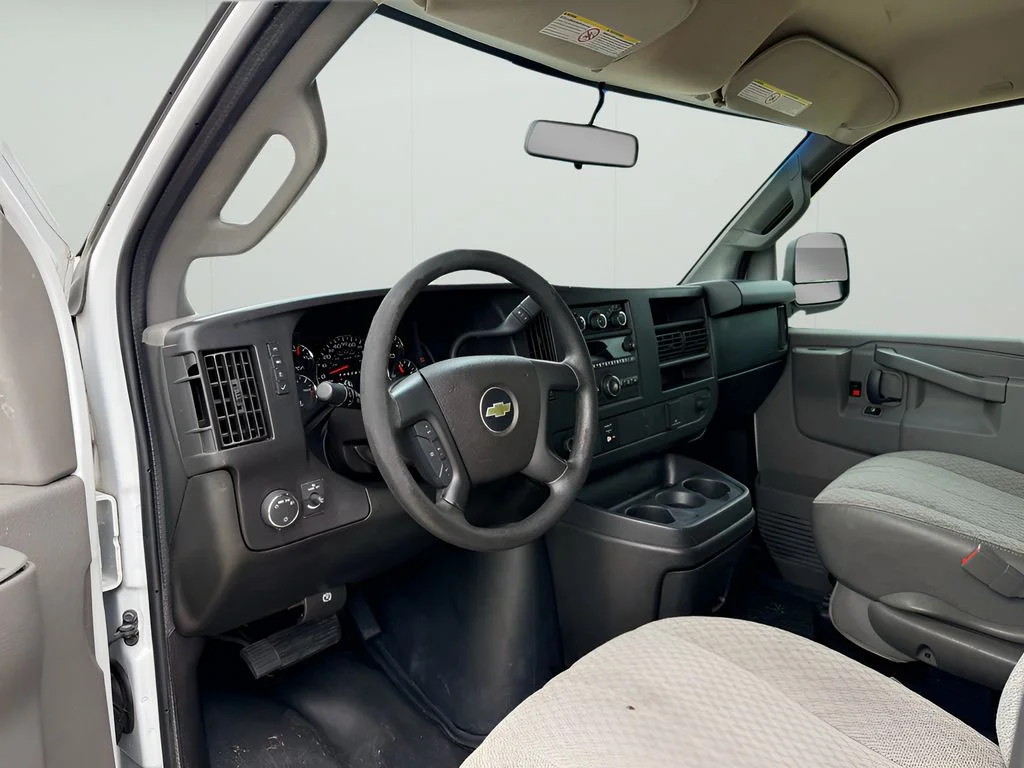Used 2016 Summit White Chevrolet Work Van image 28