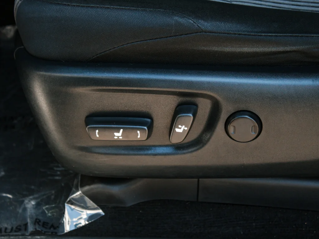 Used 2015 Classic Silver Metallic Toyota SR5 image 10