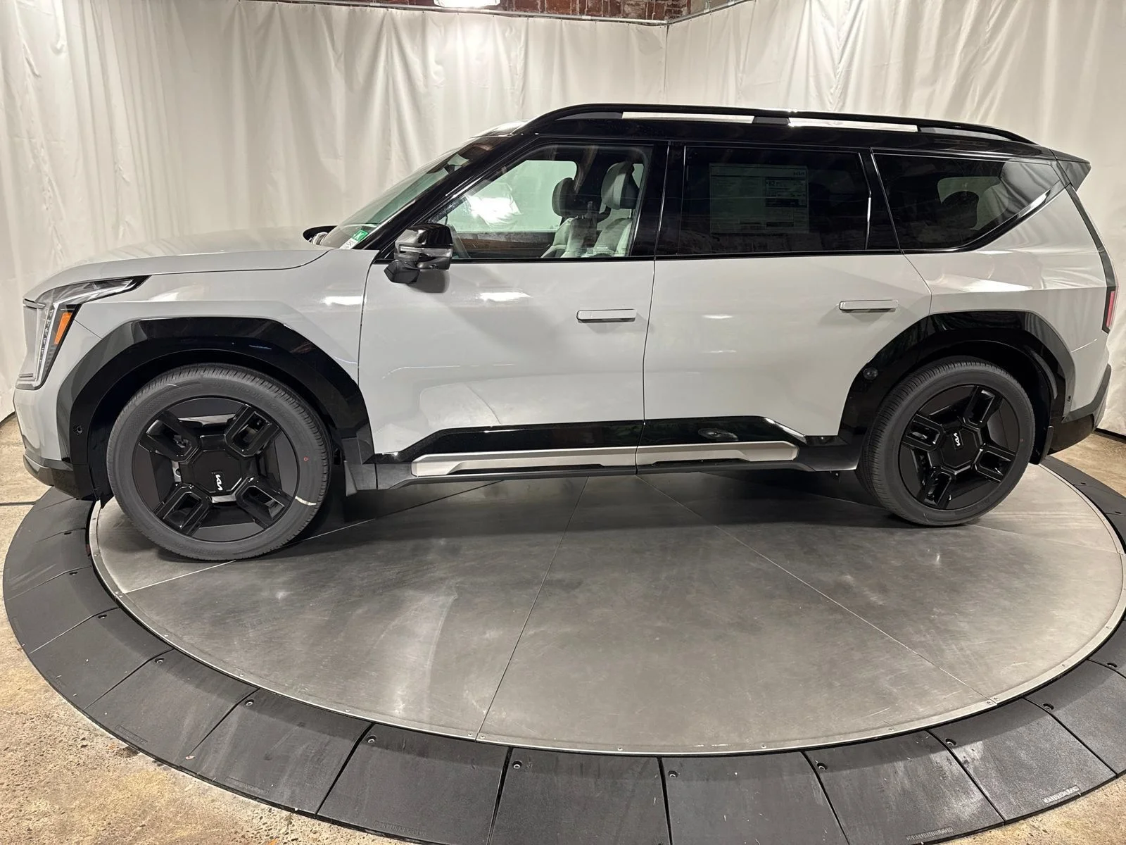New 2026 Wolf Gray/Ebony Black Roof Kia GT-Line image 6