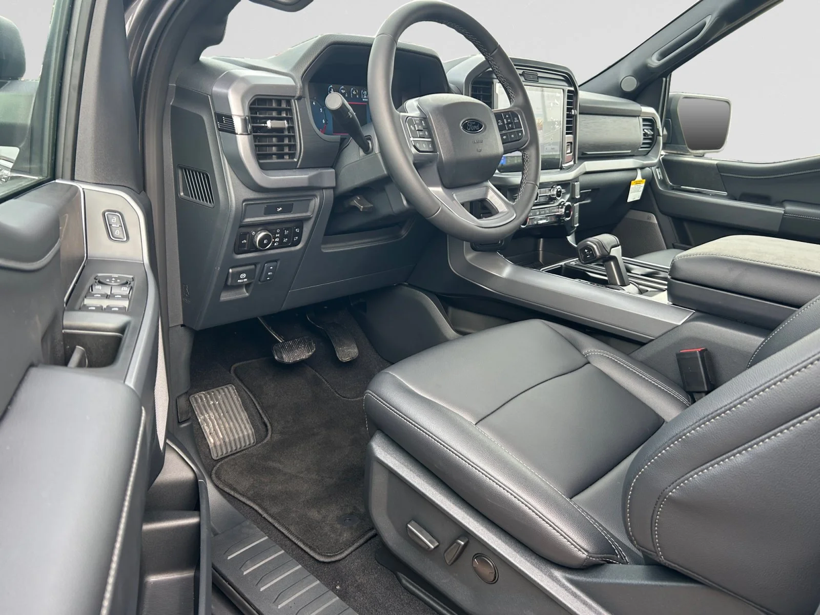 New 2026 Carbonized Grey Metallic Ford XLT image 13