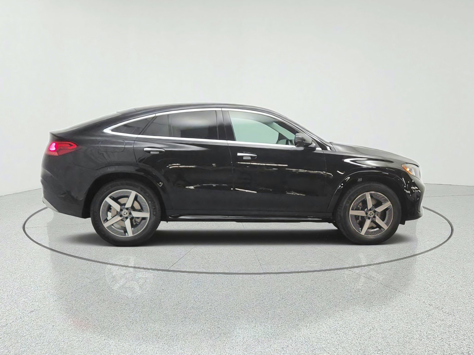 New 2027 Obsidian Black Metallic Mercedes-Benz GLE 450 4MATIC® Coupe image 4