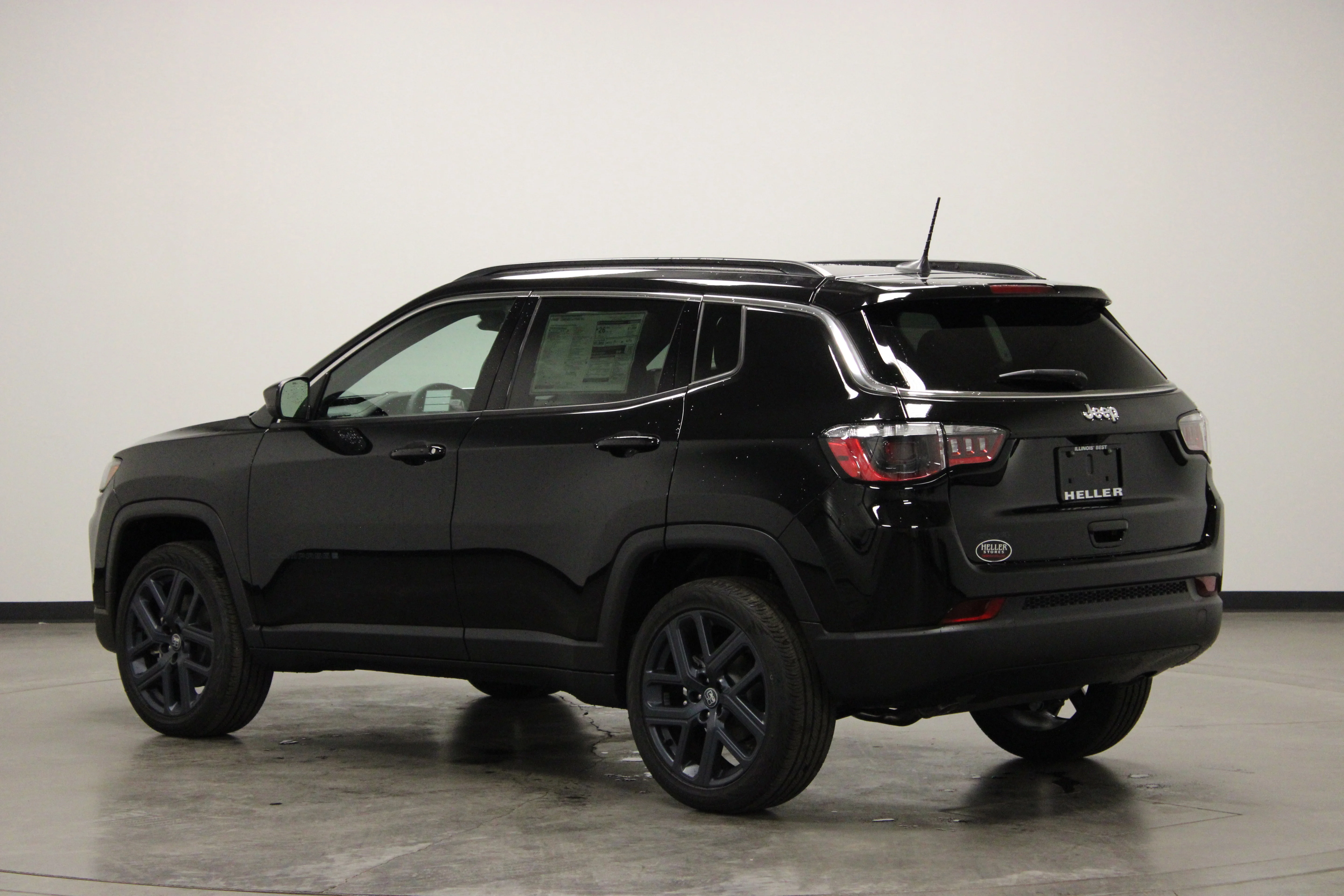 New 2026 Diamond Black Crystal Pearl-Coat Exterior Paint Jeep  image 6