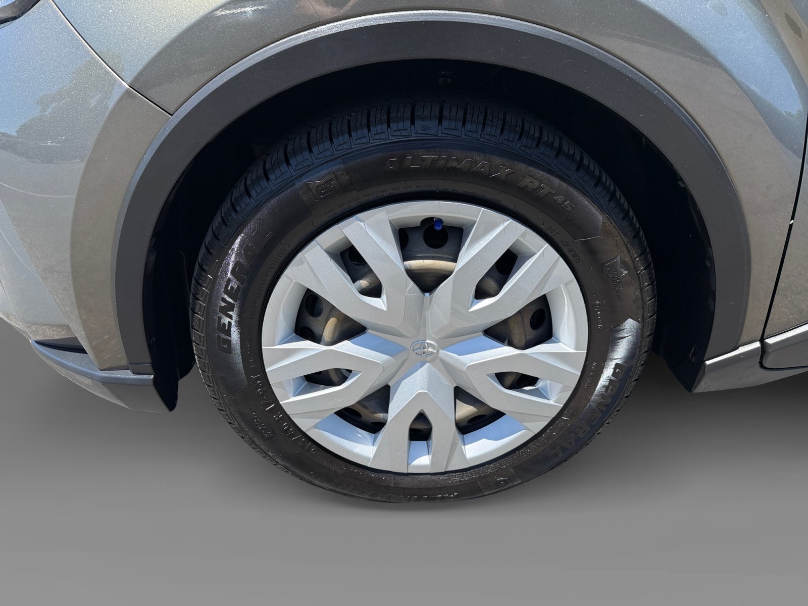 Used 2021 Bronze Toyota LE image 9