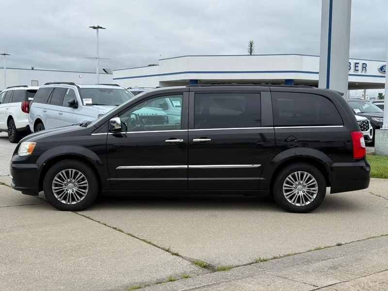 Used 2014 Chrysler Town & Country Touring-L with VIN 2C4RC1CG7ER260938 for sale in Granite City, IL