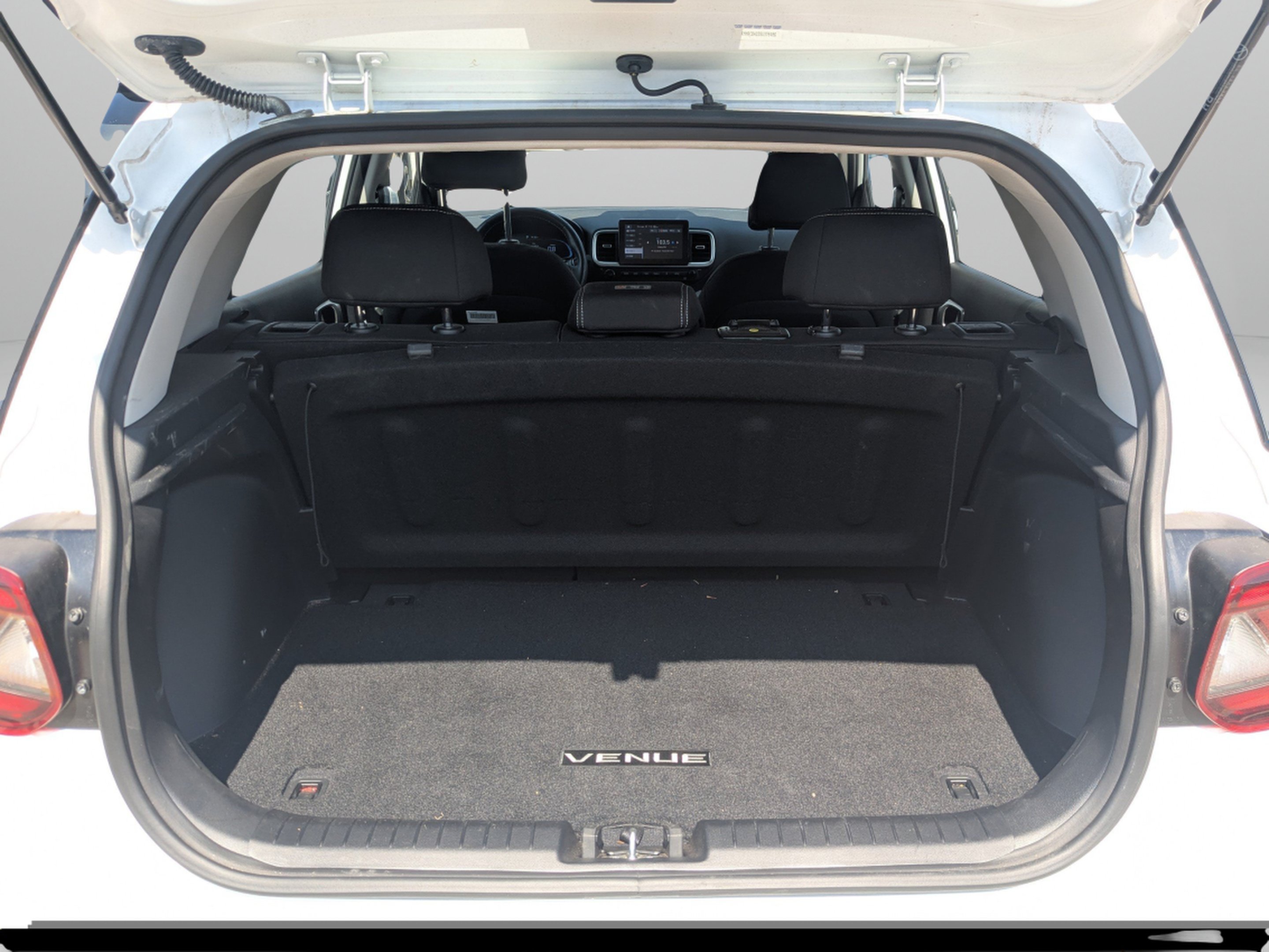 Certified Used 2025 Lunar White Hyundai SEL image 10