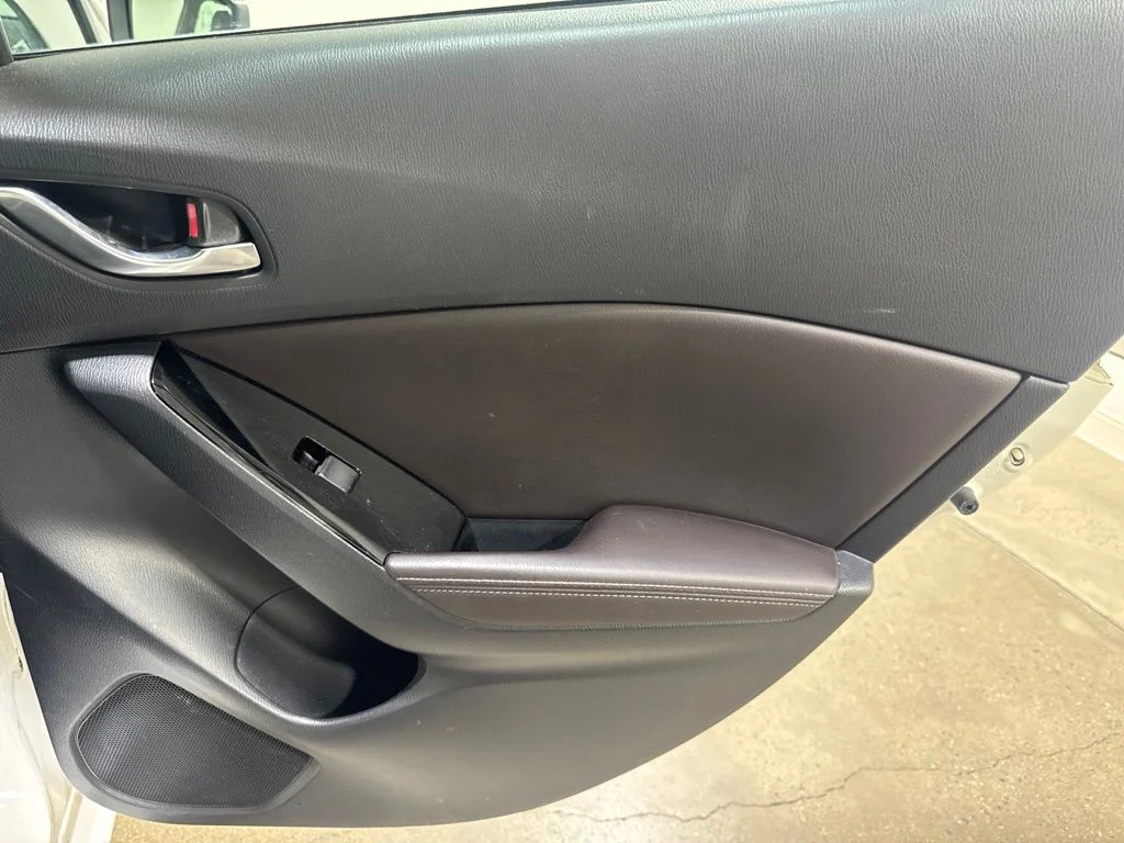 Used 2018 Snowflake White Pearl Mazda Grand Touring image 23