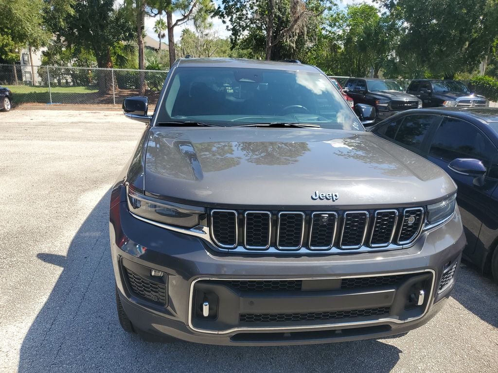 Used 2021 Gray Jeep Overland image 3