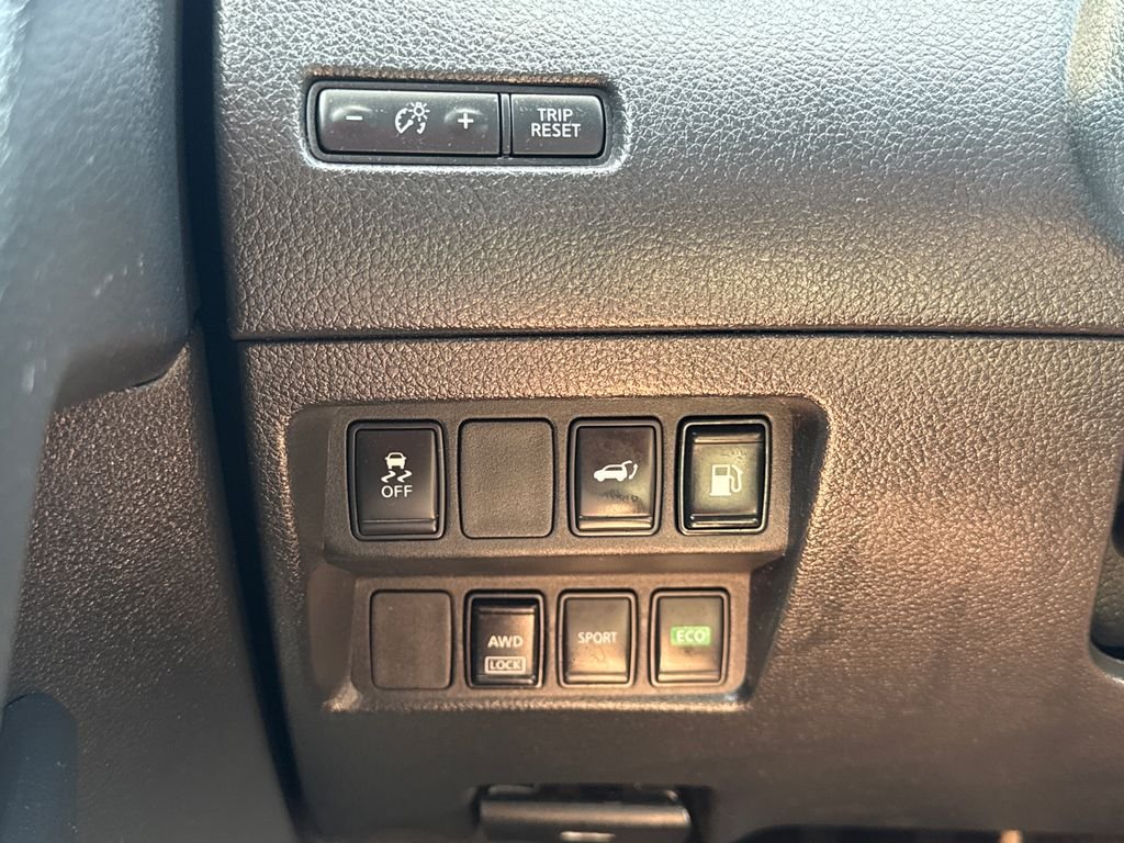 Used 2018 Silver Nissan SV image 33