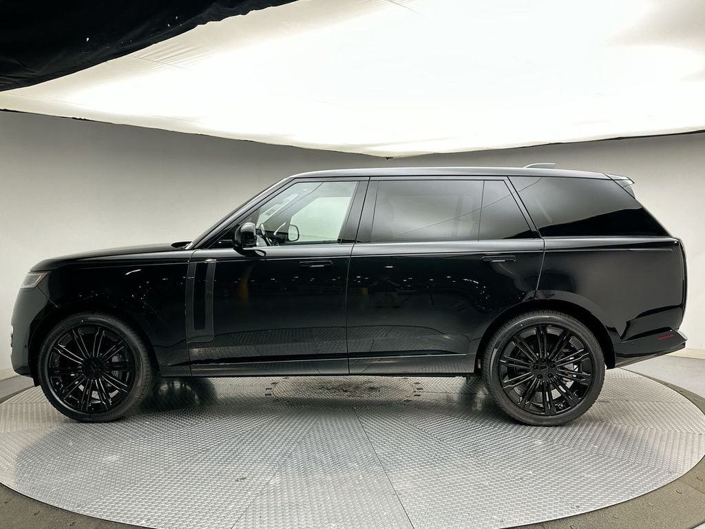 New 2026 Santorini Black Metallic Land Rover SE image 2