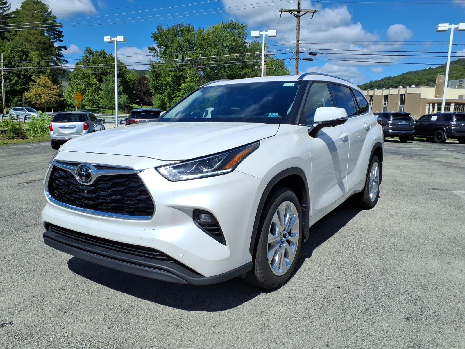 Used 2026 Wind Chill Pearl Toyota Limited image 7