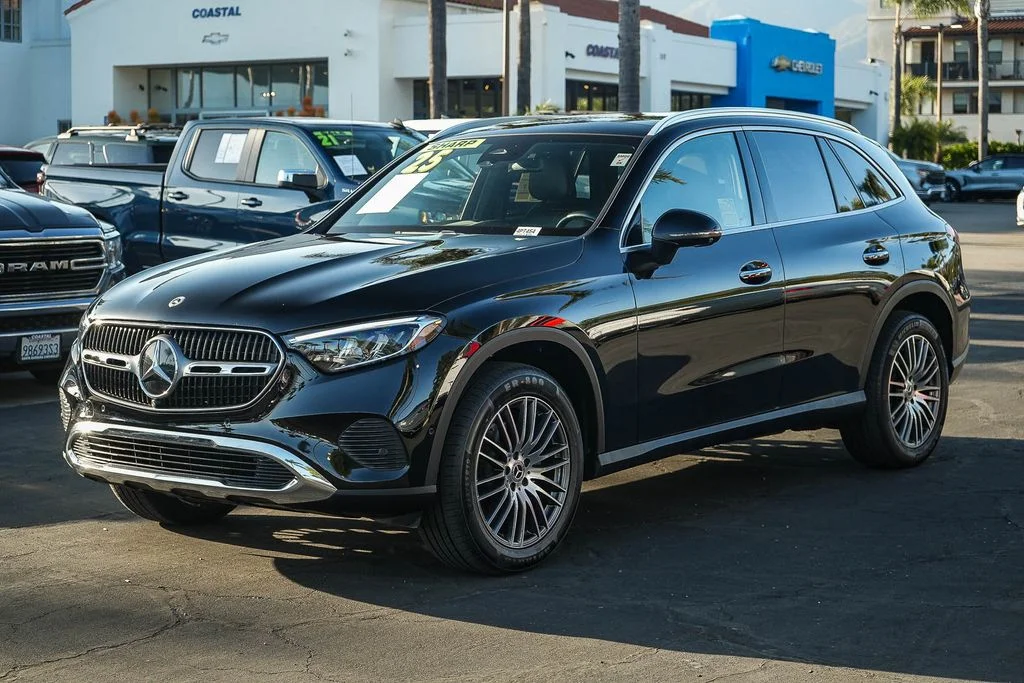 Used 2025  Mercedes-Benz GLC 300 image 3