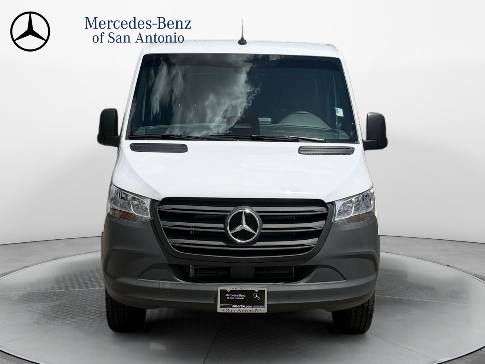 Used 2025  Mercedes-Benz  image 2