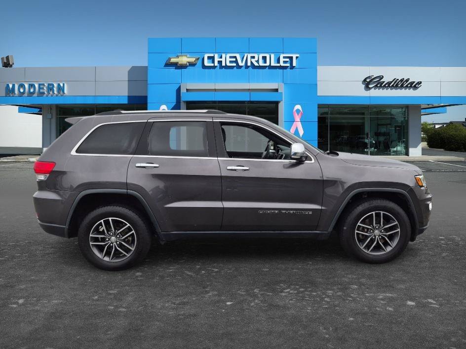 Used 2018 Granite Crystal Metallic Clearcoat Jeep Limited image 6