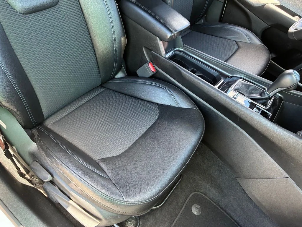 Used 2024 White Jeep Latitude image 43
