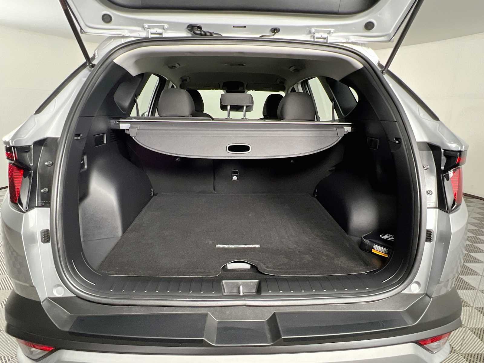 Used 2025 Shimmering Silver Hyundai SE image 24