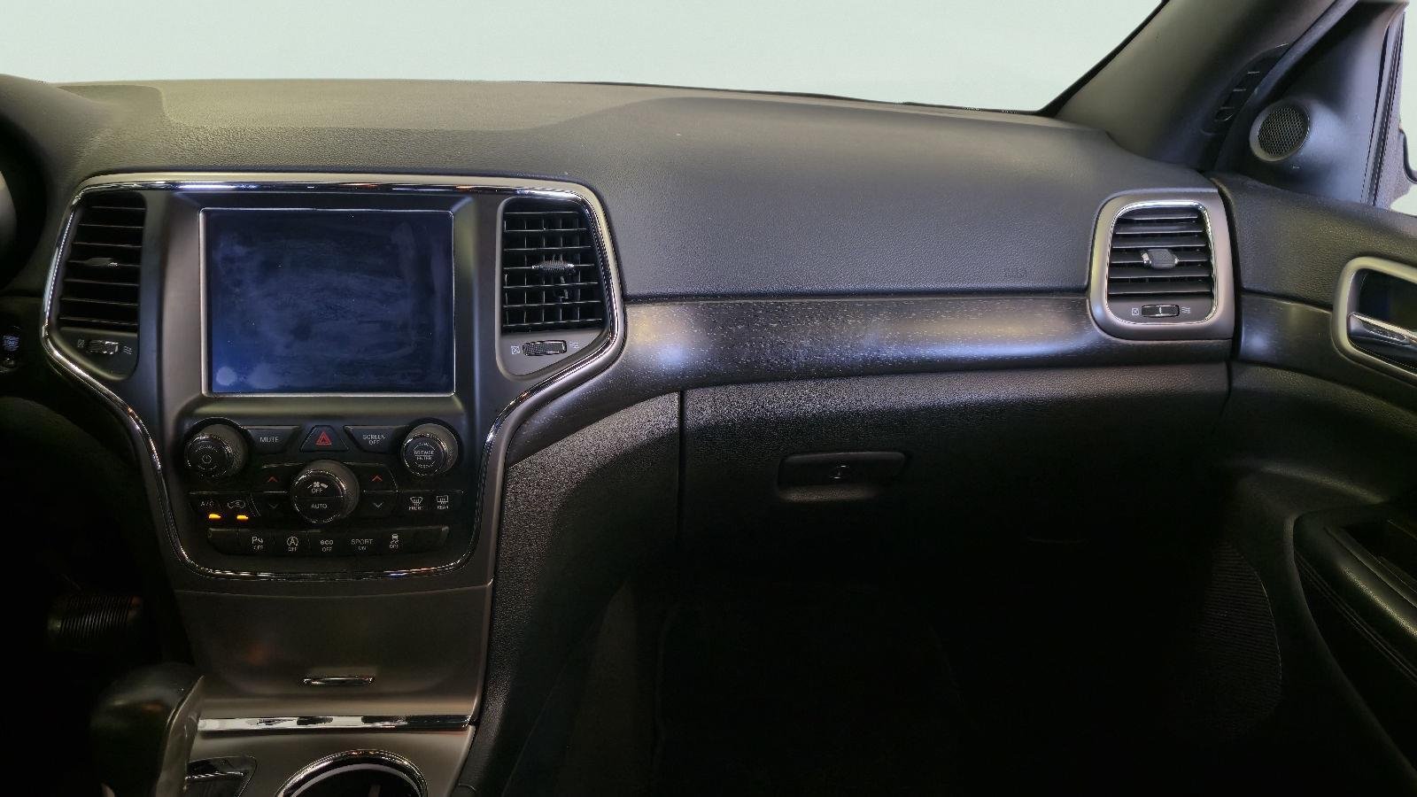 Used 2018 Diamond Black Crystal Pearlcoat Jeep Altitude image 21