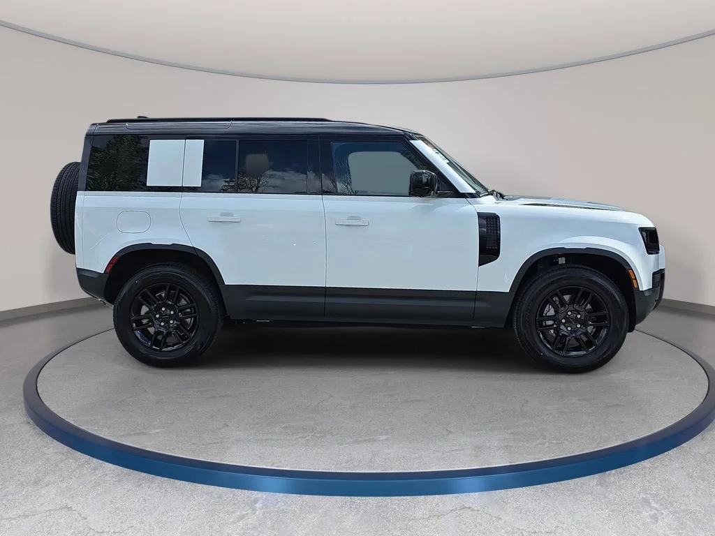 New 2026 Fuji White LAND ROVER S image 7