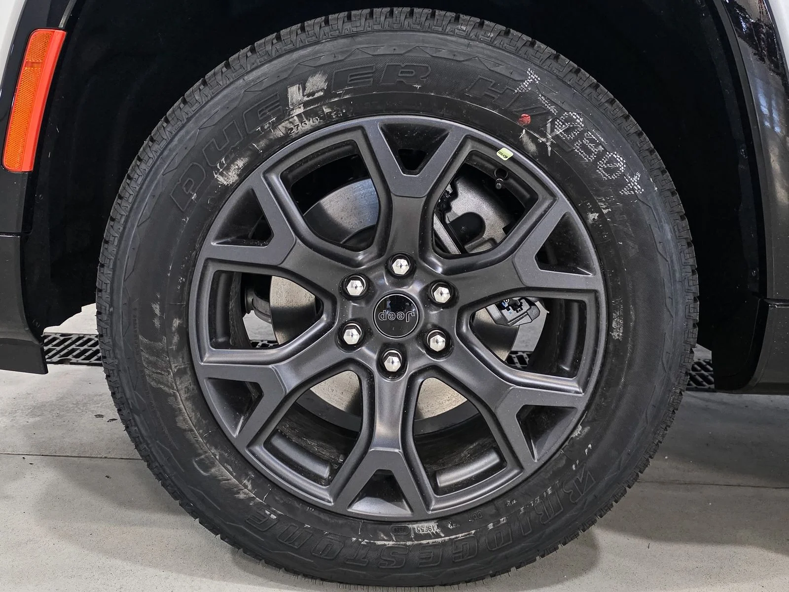 New 2026 Bright White Clear-Coat Exterior Paint Jeep Limited Altitude image 18